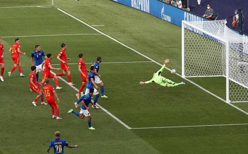  19岁希腊中场新星穆扎基蒂斯，引英超与巴黎关注